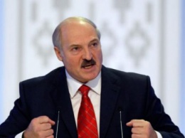 Лукашенко вывел из резерва танки и артиллерию