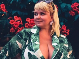 Украинка с 13-м размером груди похвасталась пирсингом в интимном месте