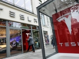 Горки на бирже: акции Tesla обвалились на 21%