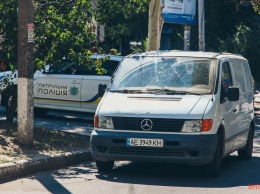 В Днепре на Калиновой Mercedes сбил женщину