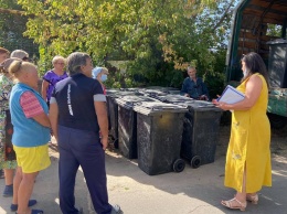Жители Малой Коренихи получат 300 пластиковых контейнеров для хранения бытовых отходов (ФОТО)