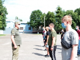 Военкоматы Харьковщины обещают не принуждать к службе 18-19 летних парней