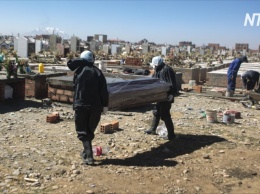 Новая волна COVID-19: боливийцы хоронят родных на стихийных кладбищах (видео)