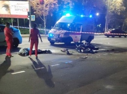 Ночью в Кривом Роге мотоциклист врезался в машину: водитель байка погиб на месте ДТП