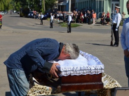 В Одесской области похоронили погибшего на Донбассе морпеха
