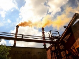 Украина должна увеличить налог на выбросы СО2 - эксперт
