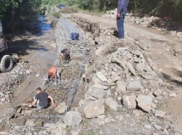 На Буковине восстанавливают 5 участков дорог, разрушенных июньскими паводками
