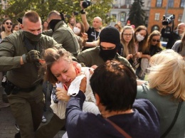 В Минске силовики избили участниц женского марша