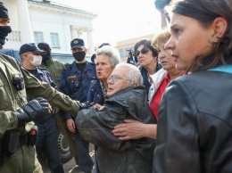 Силовики разогнали женскую акцию на площади Свободы в Минске (ВИДЕО)