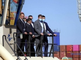 Президент ознакомился с ходом реконструкции 7-го причала Одесского порта