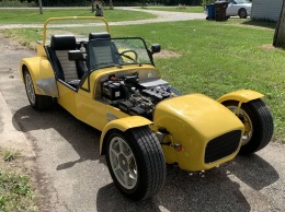 На аукцион выставлен самодельный спорткар в духе Lotus 7 (ФОТО)