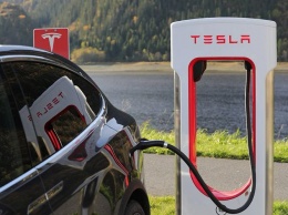 На станциях Tesla могут заряжаться другие электромобили