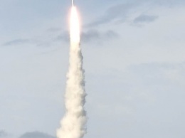 Китай впервые запустил спутники с помощью ракеты морского базирования