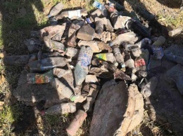 Мелитопольцы превратили смотровой колодец "Водоканала" в мусорный бак