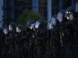 В ФРГ 29 полицейских отстранили от работы из-за ультраправой пропаганды