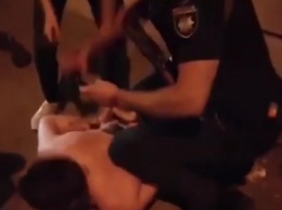 Пьяные подростки избили полицейских в Харькове