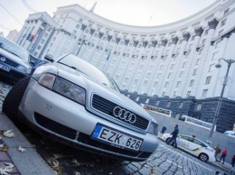 В Украине могут полностью отменить акциз на ввоз авто: как хотят решить проблему "евроблях"