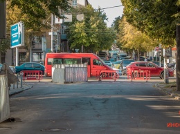 В Днепре в час пик коммунальщики перекрыли улицу Воскресенскую: собралась пробка