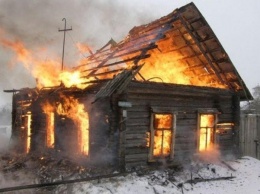 Под Мариуполем, спасаясь из горящего дома, мужчина спрыгнул с высоты