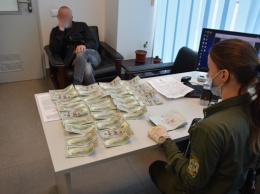 В Борисполе израильтянин предлагал сотруднице ГПСУ $3 тысячи взятки