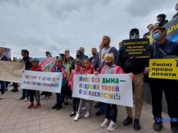 В Запорожье тысячи горожан вышли на акцию "Маю право дихати"
