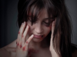 Криворожанин, стащивший супругу с кровати, заплатит штраф за домашнее насилие