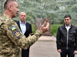 Лидер партии "За майбутнє" Игорь Палица во время визита на Донбасс: Без сильной армии нет будущего