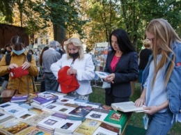 В Ужгороде продолжается Книга-фест: лучшие новинки и общение с писателями