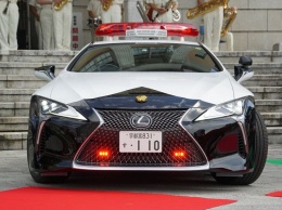 Toyota подарила японской полиции патрульный автомобиль на базе дорогого купе Lexus