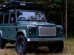 Ателье Osprey установило мощный мотор на классический Defender