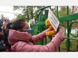 Сына белорусских активистов на сутки забрали в детский дом