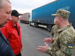 На украино-польской границе скопились сотни фур с обеих сторон