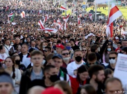 Очереди в автозаки и "Марш справедливости": протестные выходные в Беларуси