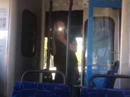 В Днепре водитель остановил троллейбус с пассажирами, чтобы сходить за пивом