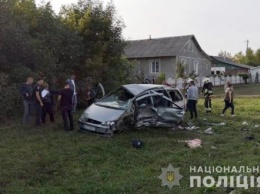 Страшное ДТП на Хмельнитчине: легковушка столкнулась с грузовиком, пострадали дети