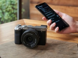 Sony представила самую маленькую и легкую полнокадровую камеру