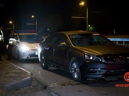 В Днепре на Набережной Заводской столкнулись Toyota и Hyundai: пострадала девушка