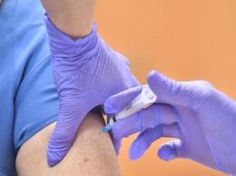 В России разрешили тестировать на людях третью вакцину от коронавируса