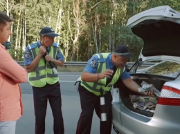 Украинцам на заметку: как действовать, если полицейский требует открыть багажник
