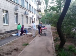 В киевской больнице, где лечат больных с COVID-19, двое мужчин покончили с собой