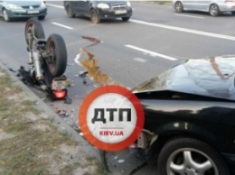 Под Киевом мотоцикл попал в жесткое ДТП: пострадавшие в тяжелом состоянии, фото