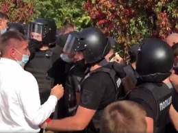 В киевском колледже произошли стычки с полицией