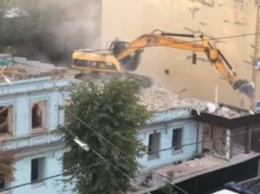 Ради офисного здания: в центре Киева снесли 150-летнюю усадьбу (ФОТО)