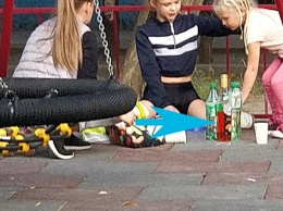 В Днепре дети распивают спиртные напитки прямо на улице (ФОТОФАКТ)