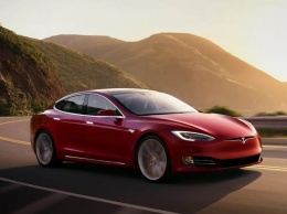 Tesla продемонстрировала возможности своего самого мощного электрокара [ВИДЕО]