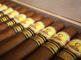 Американцам запретили покупать кубинские сигары