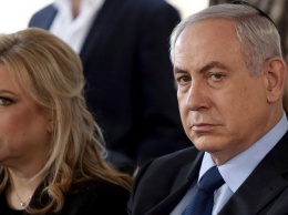 Семью Нетаньяху уличили в перевозке чемоданов грязного белья ради бесплатной стирки