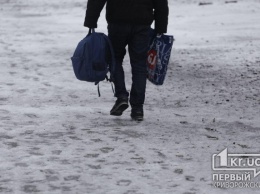В Кривом Роге к наступлению зимы подготавливают снегоуборочную технику и посыпочный материал