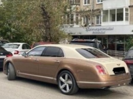 Российский миллиардер приехал помочь бедным на шикарном Bentley: фото