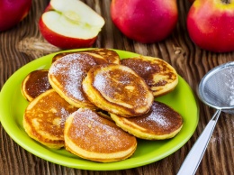Полезные и вкусные рецепты: как приготовить яблочные оладушки